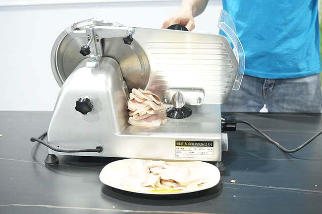 Đặc điểm nổi bật của m&aacute;y cắt thịt se lạnh 