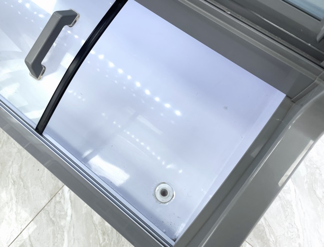 Lỗ thoát nước tủ mát