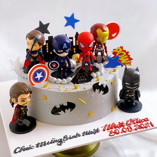 Bánh sinh nhật cho bé trai hình siêu anh hùng 3