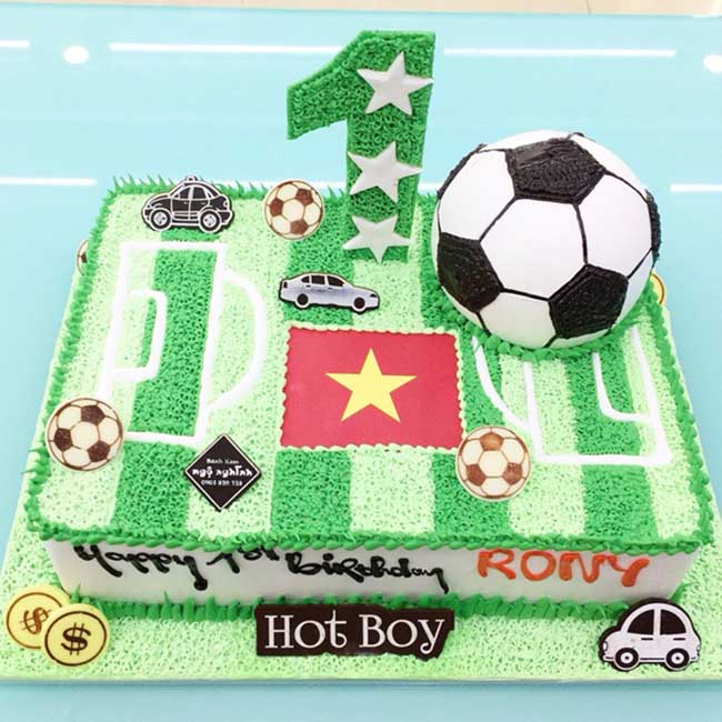 Bánh sinh nhật cho bé trai hình bóng đá 4