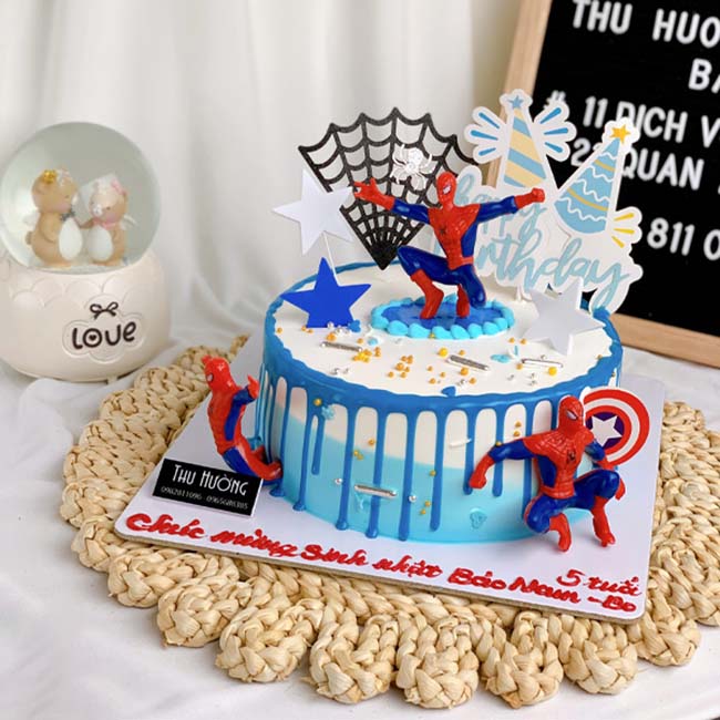 Bánh sinh nhật cho bé trai hình người nhện 2