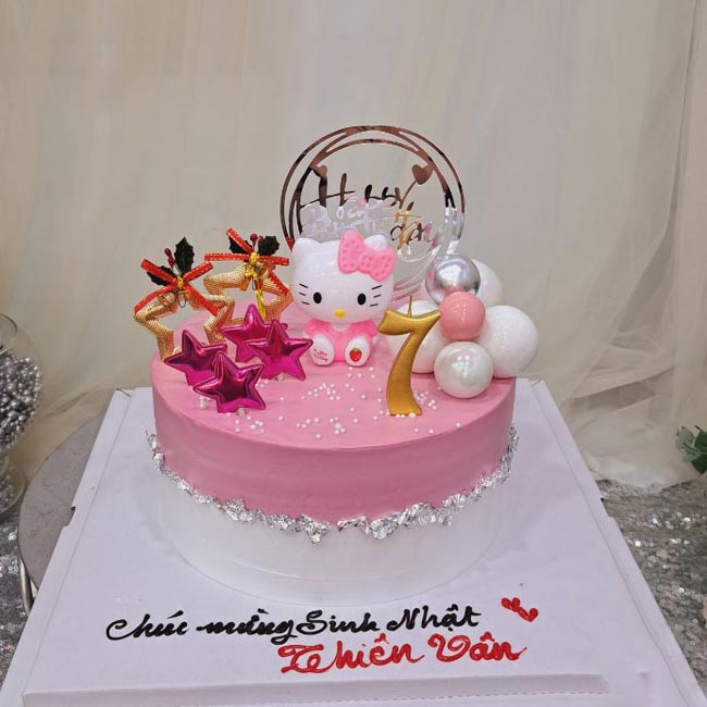 Bánh sinh nhật màu hồng Hello Kitty