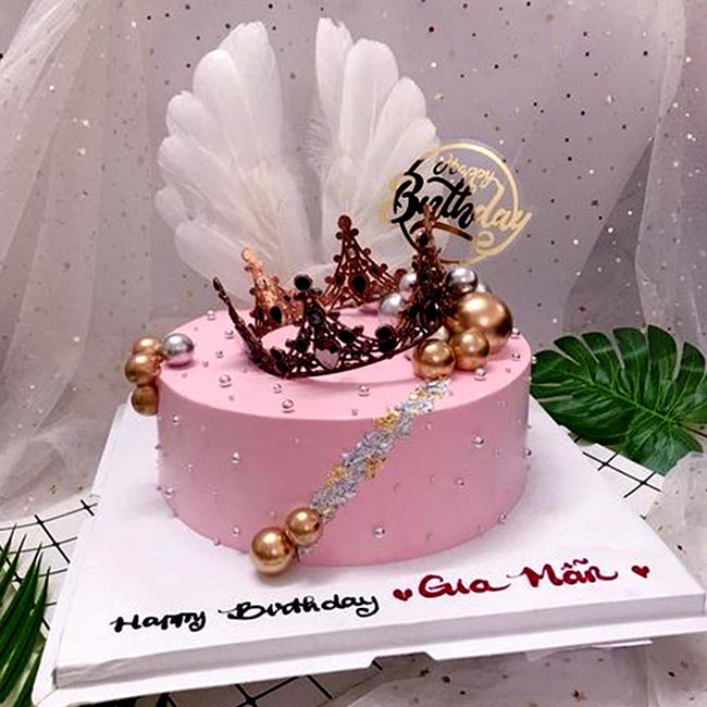 Bánh sinh nhật màu hồng cho bé gái 4