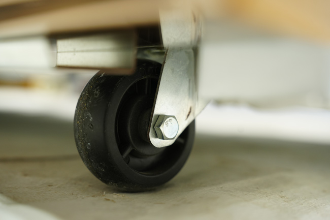 B&aacute;nh xe tủ m&aacute;t