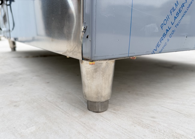 Chân tủ vững chãi