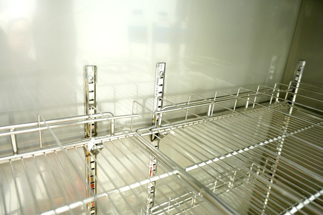 Gi&aacute; đỡ kim loại