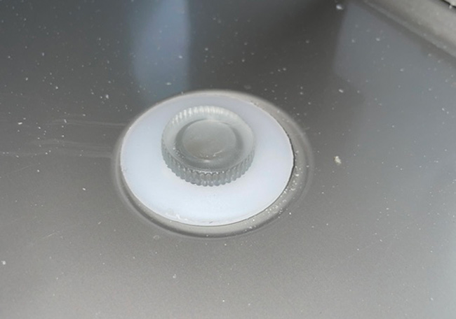 Lỗ tho&aacute;t nước