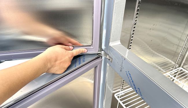 Cửa tủ k&iacute;n kh&iacute;t