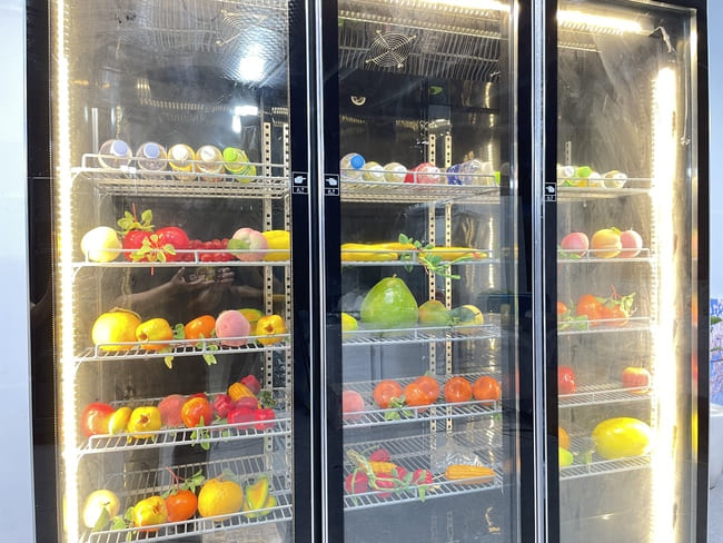 Kh&ocirc;ng gian b&ecirc;n trong tủ