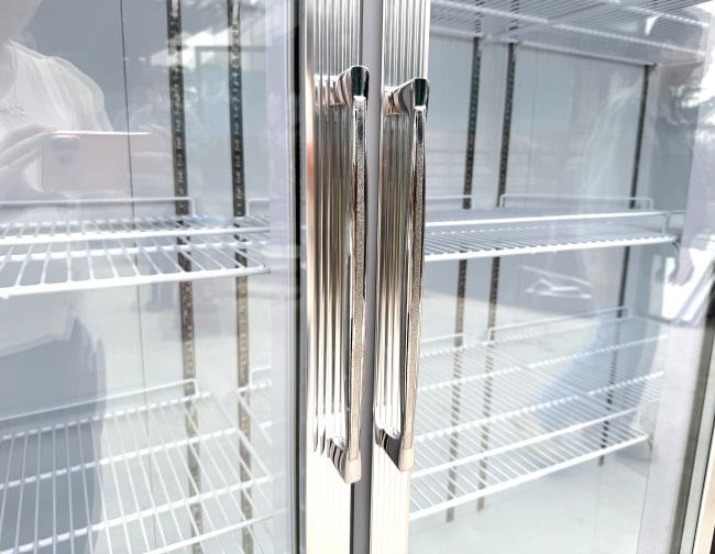 Cánh kính bản rộng